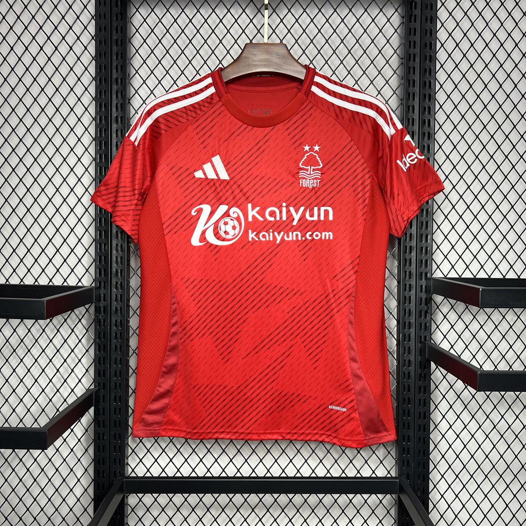 Camiseta Nottingham Forest local 2024/25 versión fan.