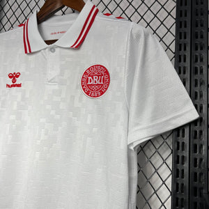 Camiseta Dinamarca visita 2024/25 versión fan.